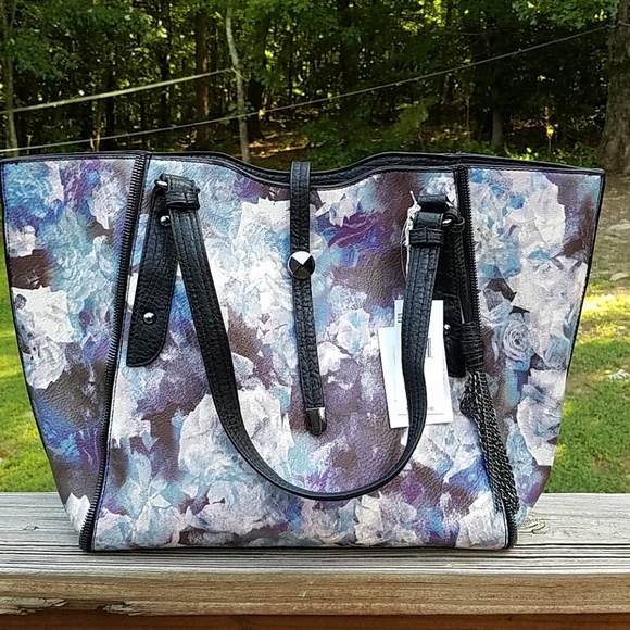 Jessica Simpson Handbags - NWT Jessica Simpson travel tote